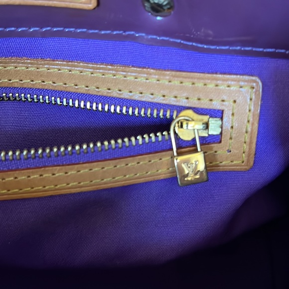 Louis Vuitton Reade PM Purple Vernis
Leather Hand Bag - Picture 2 of 16